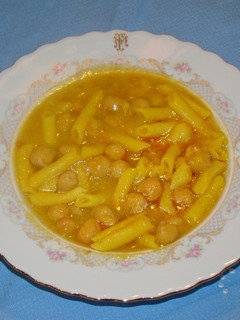 Una foto de Garbanzos con macarrones