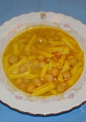 Una foto de Garbanzos con macarrones