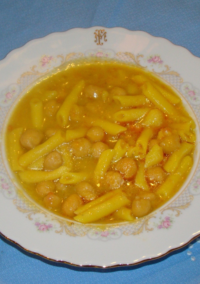 Una foto de Garbanzos con macarrones