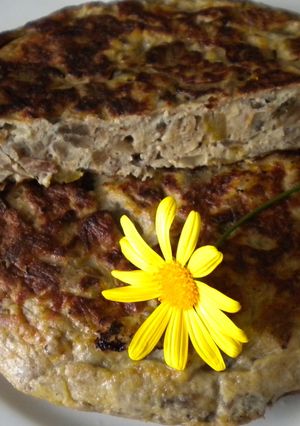 Una foto de Tortilla de berenjena y cebolla