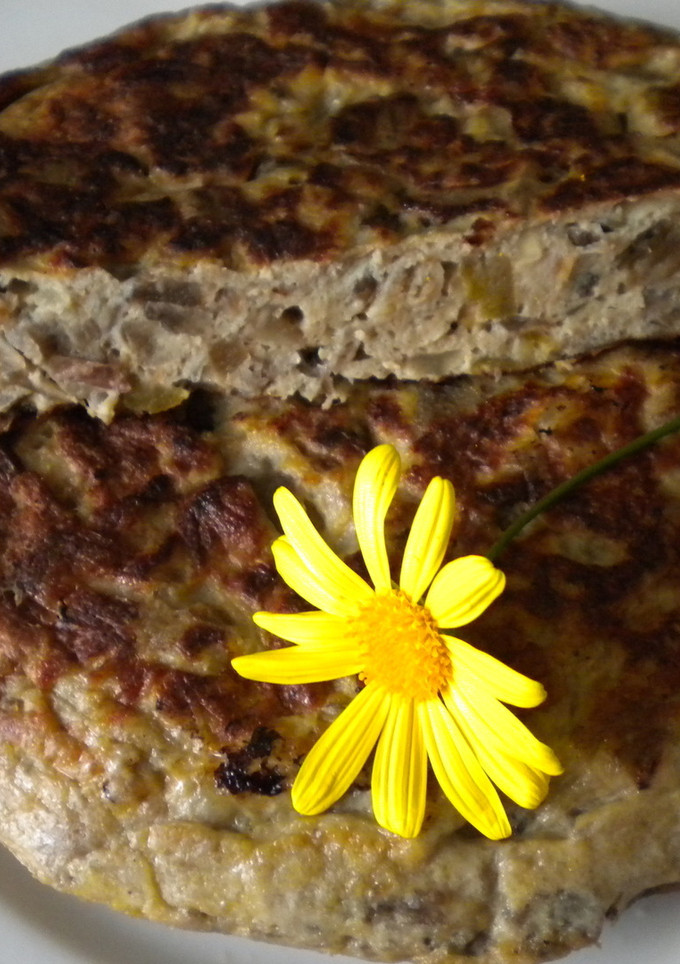 Una foto de Tortilla de berenjena y cebolla