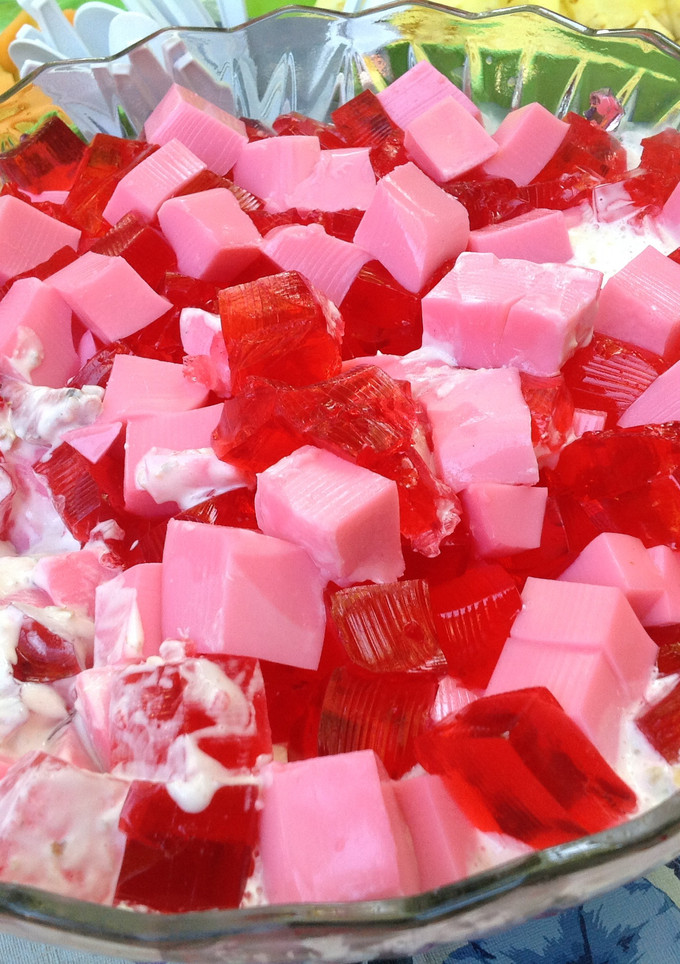 Una foto de Gelatina de fresas con crema
