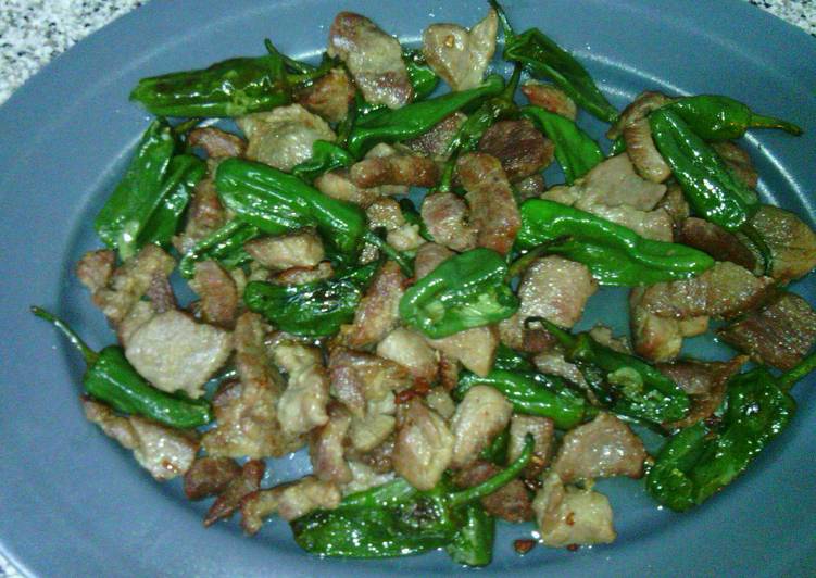 Carne de cerdo con pimientos del piquillo