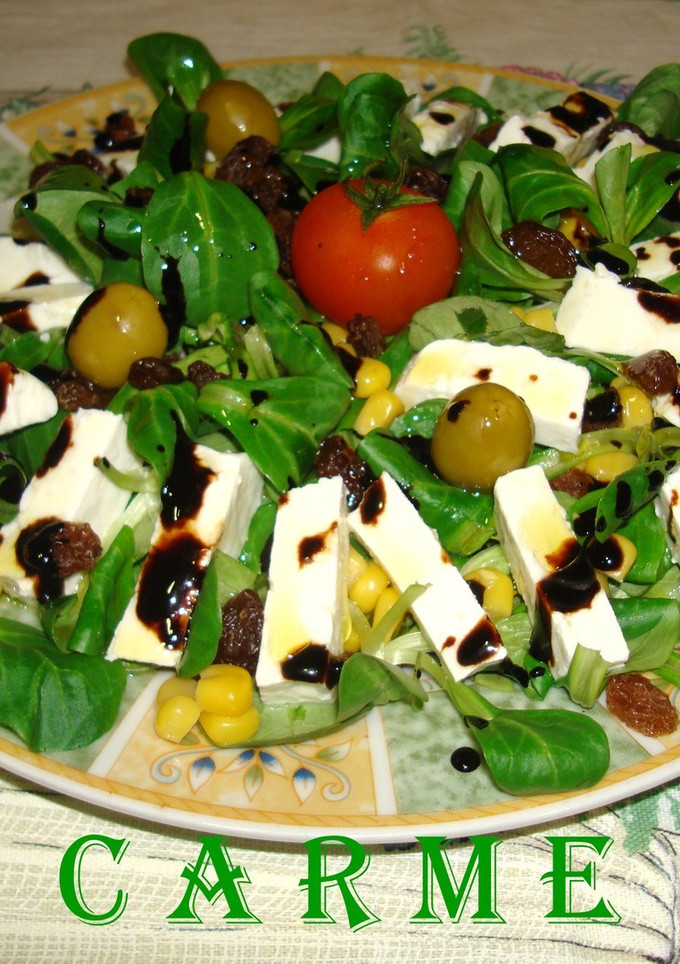 Una foto de Ensalada montañesa con queso fresco