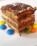 Pastel de chocolate y galletas