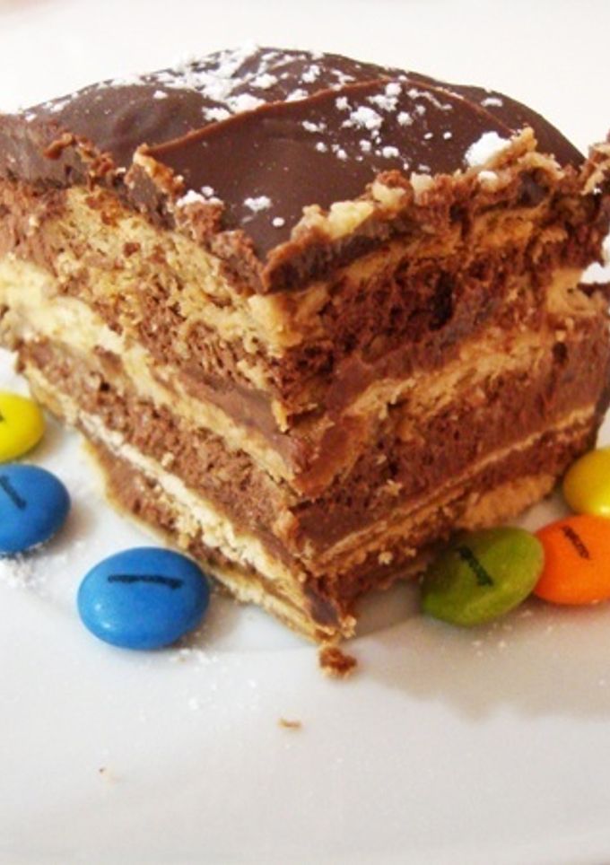 Una foto de Pastel de chocolate y galletas