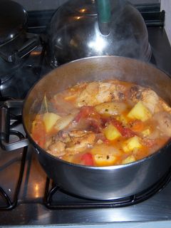 Una foto de Estofado de pollo peruano