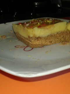 Una foto de Tarta de flan y galleta