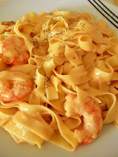 Una foto de Tallarines con gambas