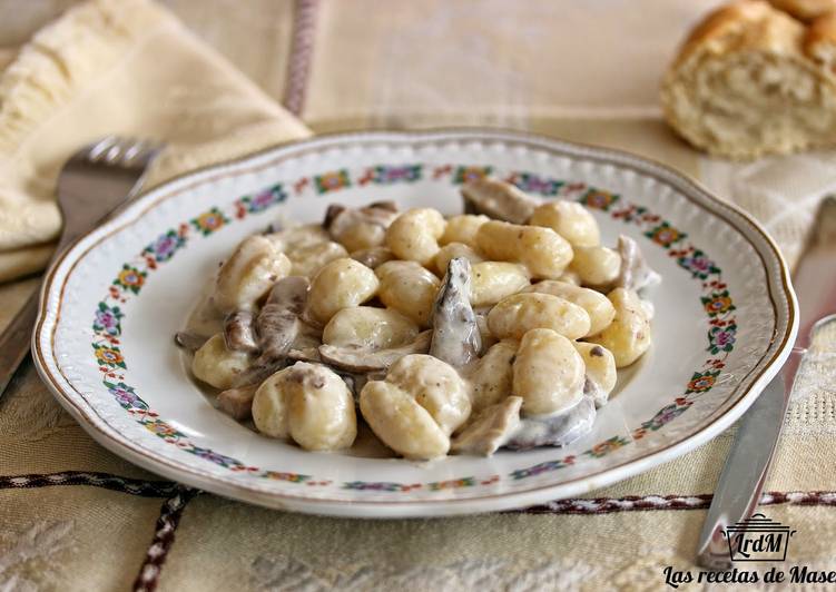 Ñoquis con setas (Gnocchi ai funghi)