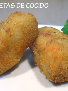 Una foto de Croquetas de cocido con sus verduras y cebolla