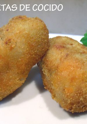 Una foto de Croquetas de cocido con sus verduras y cebolla