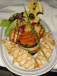Una foto de Ensalada tibia de pollo y vegetales