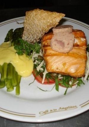 Una foto de Salmón rosado a lo Mario