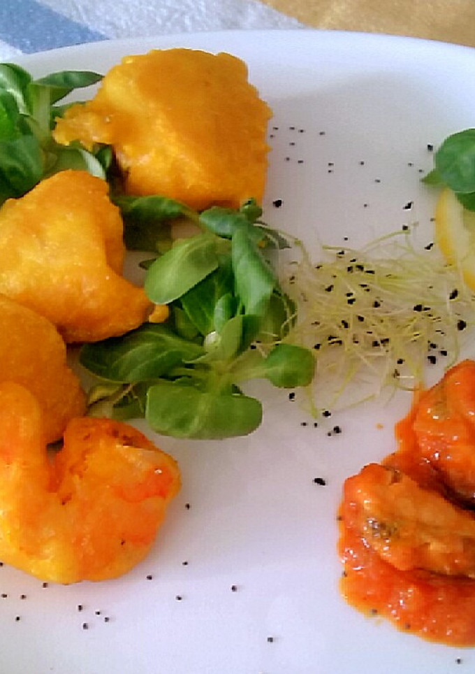 Una foto de Merluza y gambas a la romana