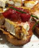 Tostada de queso de cabra con confitura de tomate