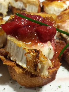 Foto principal de Tostada de queso de cabra con confitura de tomate