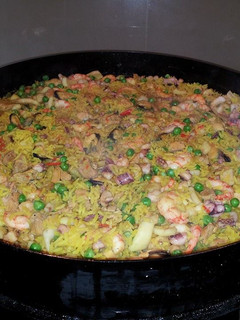 Una foto de Paella al disco de arado (para comer de parado!)