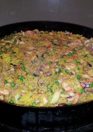 Una foto de Paella al disco de arado (para comer de parado!)