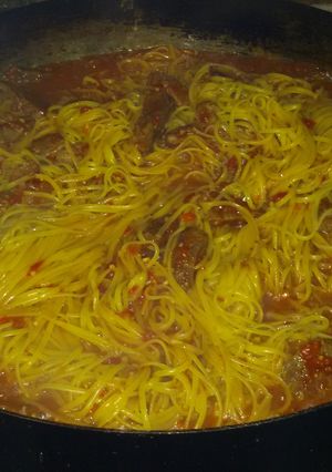Una foto de Fideos con estofado al disco de arado