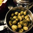 Repollitos de Bruselas con mantequilla de ajo asado