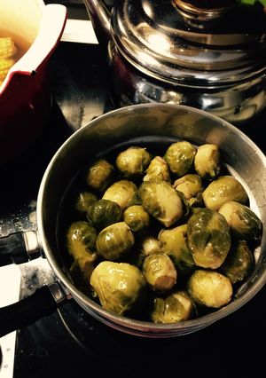 Una foto de Repollitos de Bruselas con mantequilla de ajo asado