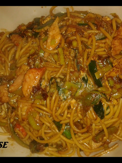 Una foto de Tallarines con salsa de soja