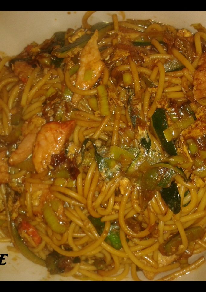Una foto de Tallarines con salsa de soja
