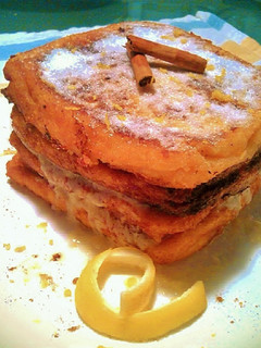 Una foto de Tarta de torrijas con queso Mascarpone