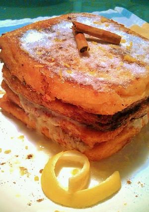 Una foto de Tarta de torrijas con queso Mascarpone