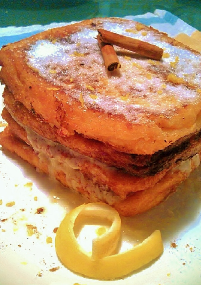 Una foto de Tarta de torrijas con queso Mascarpone