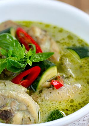 Una foto de Curry verde con pollo