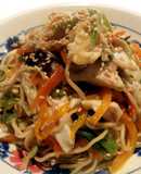 Chow mein con dorada y sésamo caramelizado