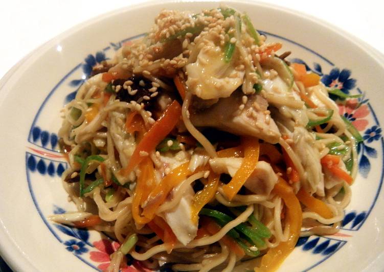 Chow mein con dorada y sésamo caramelizado