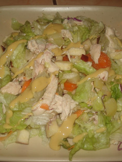Una foto de Ensalada de pollo liviana con aderezo light