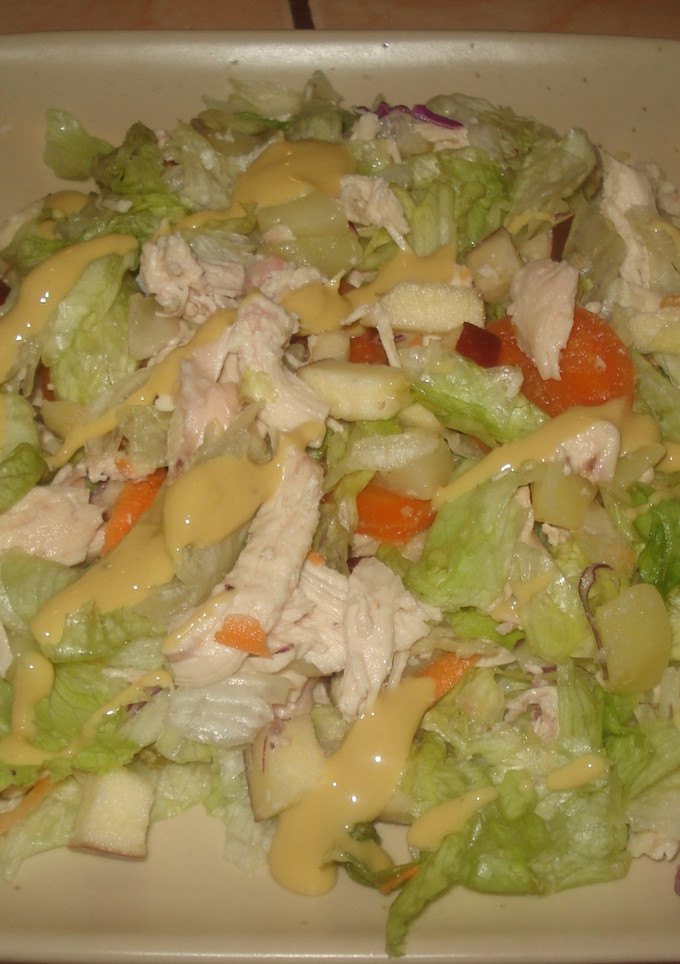 Una foto de Ensalada de pollo liviana con aderezo light