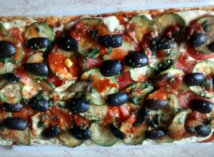 Una foto de Pizza vegetariana casera