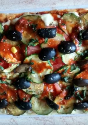 Una foto de Pizza vegetariana casera