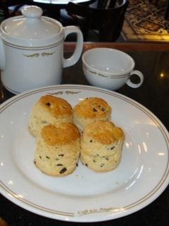 Una foto de Scones de queso y aceitunas negras
