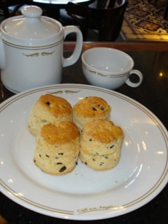 Una foto de Scones de queso y aceitunas negras