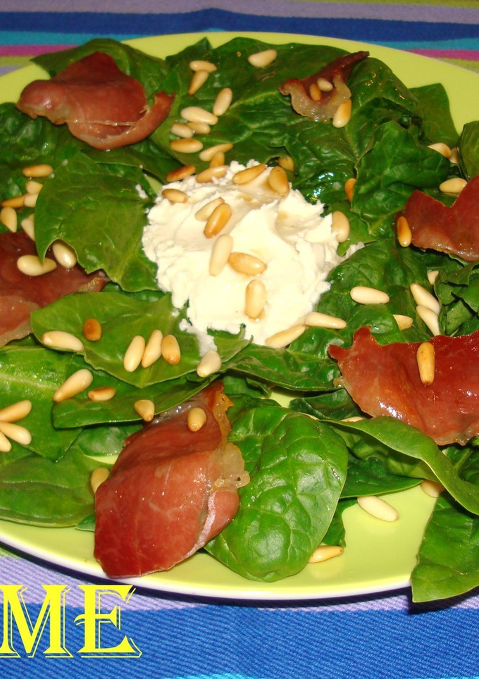 Una foto de Ensalada crujiente de serrano