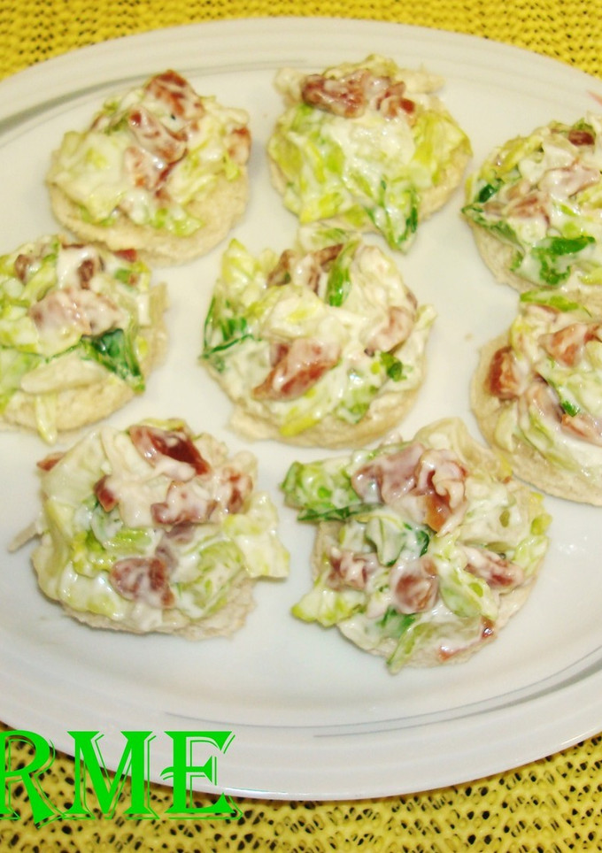 Una foto de Canapés de mayonesa con jamón serrano