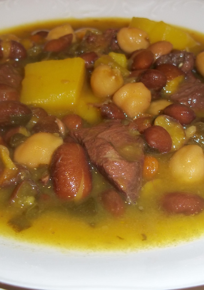 Una foto de Potaje de legumbres, verduras y ternera
