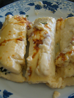 Una foto de Canelones de espinacas, rape y gambas