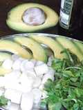 Ensalada de aguacate (palta), palmito y berros