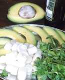 Ensalada de aguacate (palta), palmito y berros