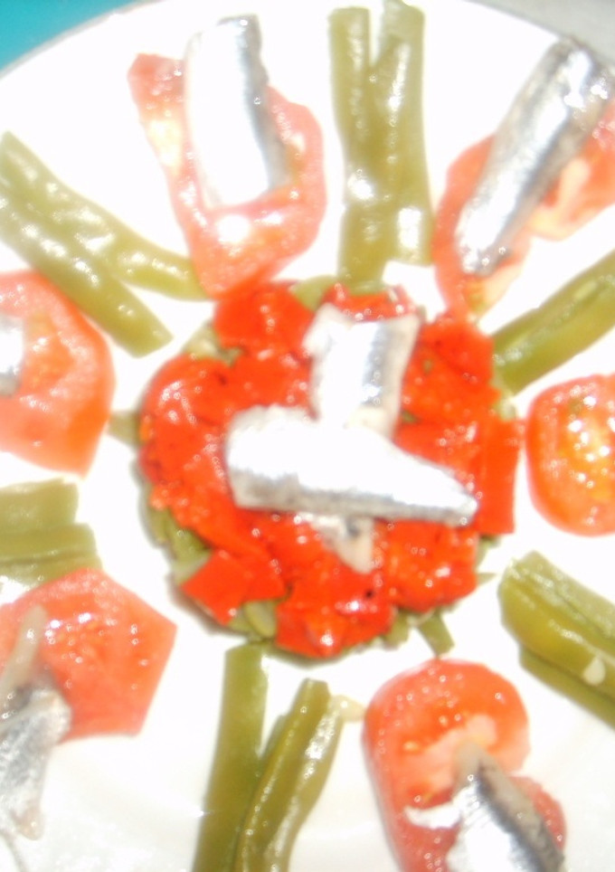 Una foto de Ensalada de Anchoas (boquerones) marinadas con verduras
