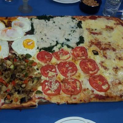 Superpizza en horno de barro Receta de mpartese- Cookpad