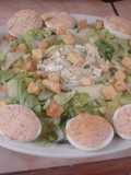 Ensalada de lechuga, chayote y huevos rellenos