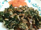 Revuelto con espinacas y champiñones acompañado de salmón ahumado